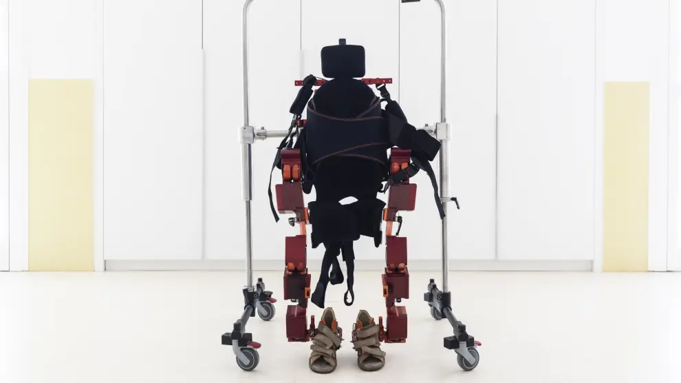 El exoesqueleto está compuesto por ocho articulaciones activas, que aportan movilidad en todas las direcciones.