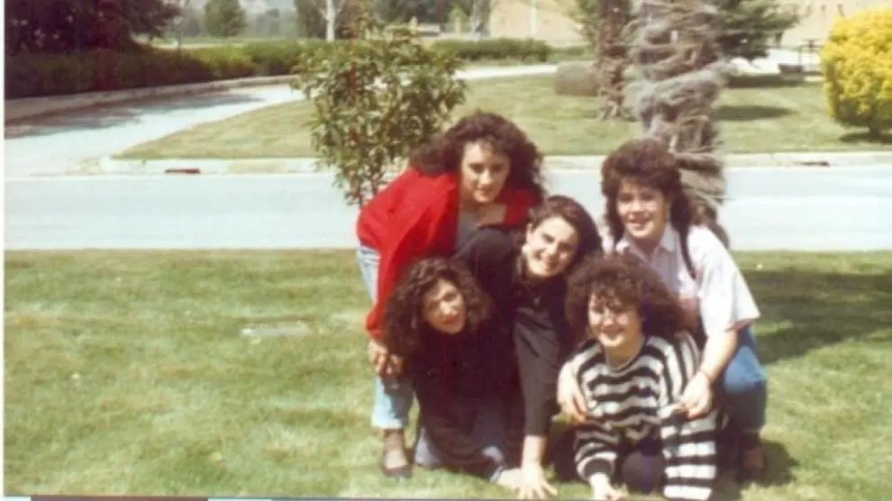 Eva García, con sus compañeras de la Universidad Laboral en 1986.