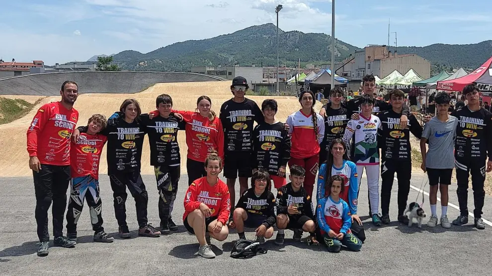 El equipo aragonés de BMX