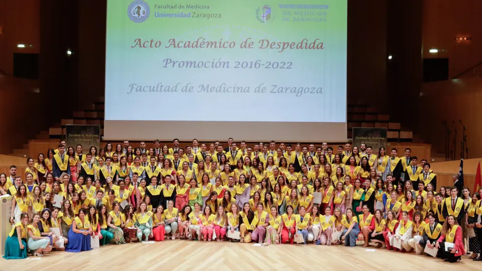 Acto de despedida de 195 alumnos de la promoción 2016-2022 de la Facultad de Medicina.