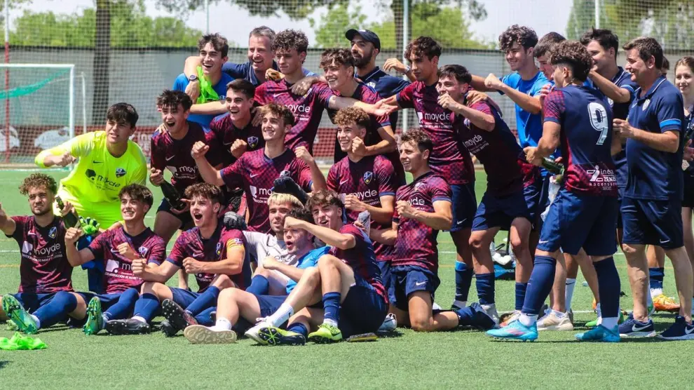 Con este empate el Huesca acompaña su retorno a División de Honor Juvenil con el título de campeón.