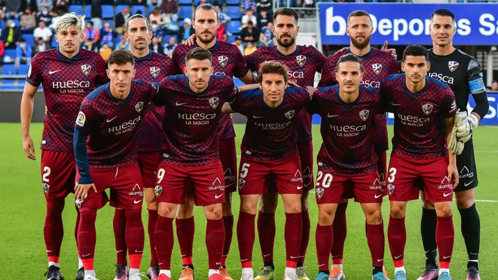 Una de las alineaciones iniciales de la SD Huesca durante la pasada temporada.