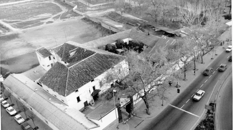 Vista aérea del antiguo depósito de sementales, junto al parque Bruil de Zaragoza, actualmente el edificio Trovador.