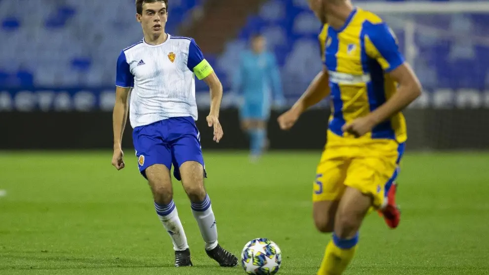 Francho, capitán del Real Zaragoza Juvenil en el partido ante el Apoel Nicosia de Chipre en la Youth League 19-20. Ganó 5-0 el equipo aragonés en La Romareda.