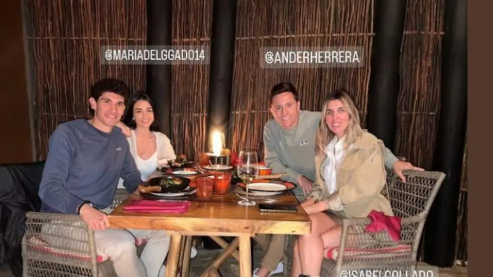 Jesús Vallejo y Ander Herrera, de cena en Tanzania junto a sus parejas.