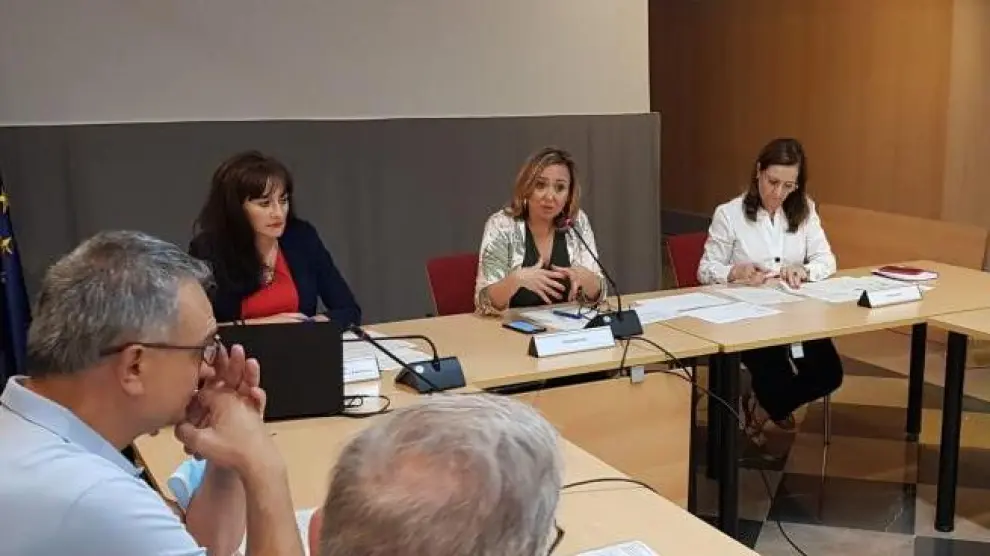 Reunión de la Comisión Consultiva de Asuntos Taurinos de Aragón, presidida por la consejera Mayte Pérez.