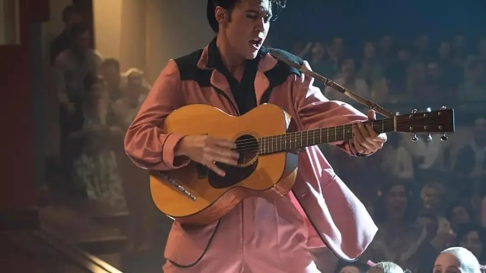 Austin Butler da vida a Elvis Presley en el filme.