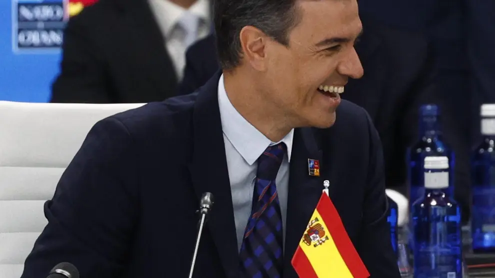 Al inicio de la cumbre se pudo ver la bandera de España con el escudo al revés