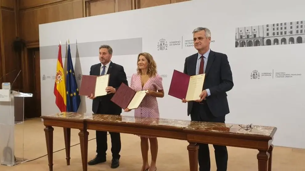 El consejero Soro firmó los convenios del Plan Estatal de Vivienda con la ministra Sánchez en Madrid