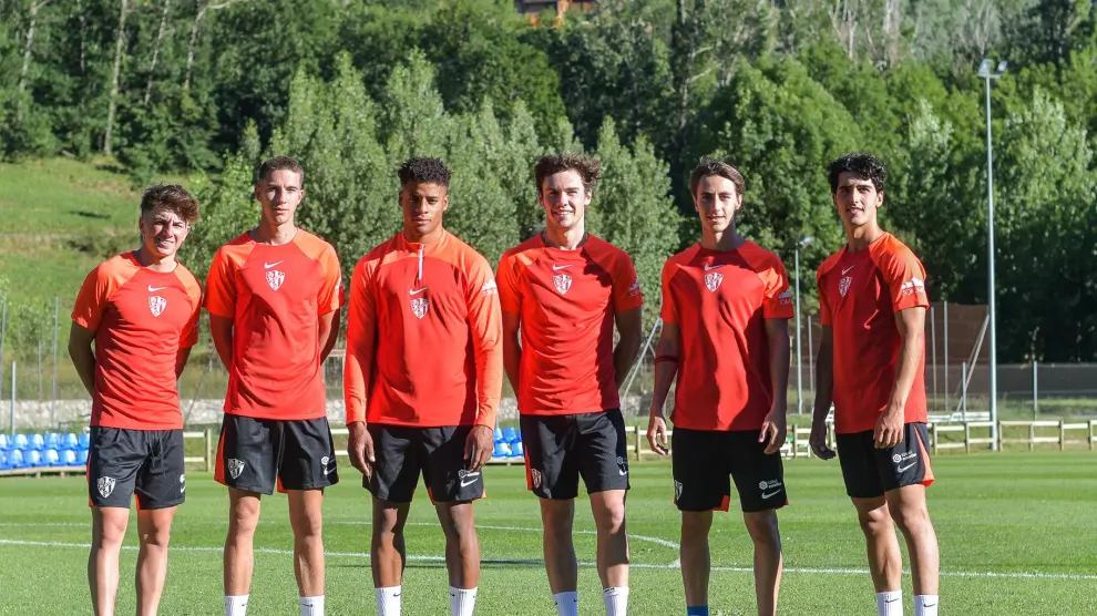 Manu Rico, Pablo Tomeo, Kevin Carlos, Euse Monzó, David García y Hugo Anglada, los canteranos del Huesca en Benasque.