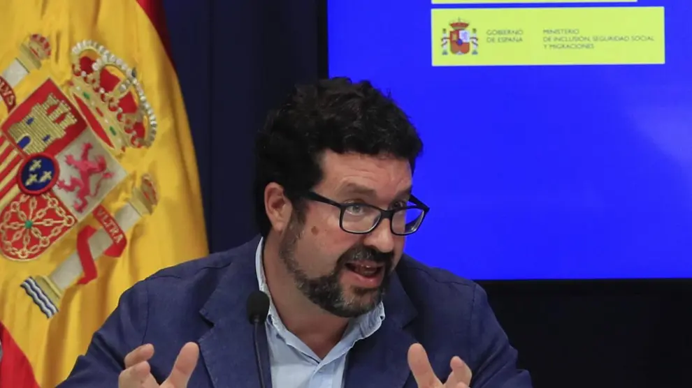 El secretario de Estado de Empleo y Economía Social, Joaquín Pérez Rey (i), presenta los datos de paro y afiliación de julio.