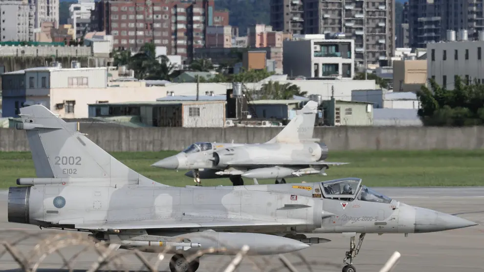 Dos aviones de combate Mirage 2000-5 en la base aérea de Hsinchu, en Taiwán. TAIWAN USA CHINA DEFENSE