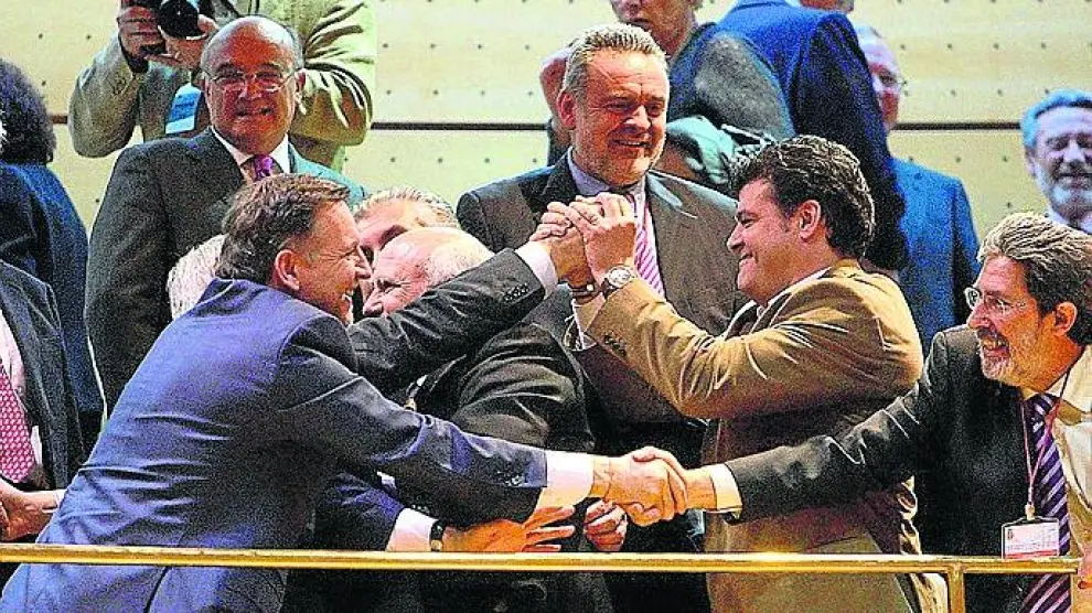 Con 223 votos a favor y cinco abstenciones, las de ERC e ICV, salió adelante en el Senado el 18 de abril de 2007 la tercera reforma del Estatuto