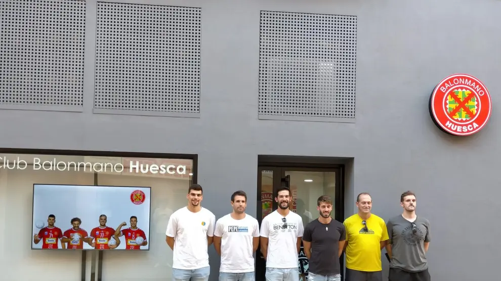 Malo, Adriá Pérez, Arguillas, Carmona y los técnicos Nolasco y Fernando Pérez, en la inauguración de la nueva oficina del Bada.