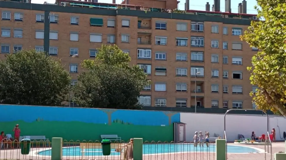 Piscinas de verano del complejo deportivo San Jorge de Huesca.