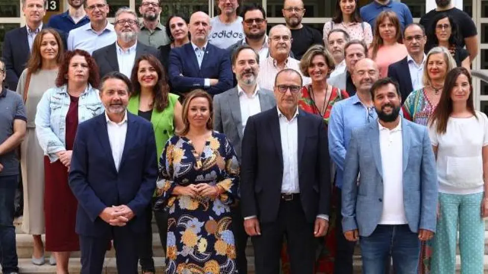 Retrato de grupo en la sede del Gobierno de Aragón.