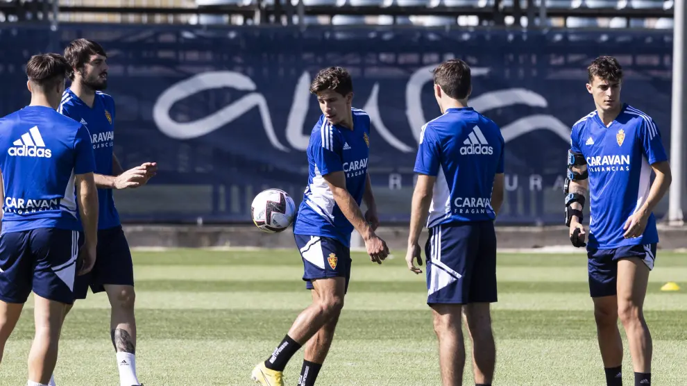 Alejandro Francés (derecha) durante el entrenamiento de este miércoles en la Ciudad Deportiva.
