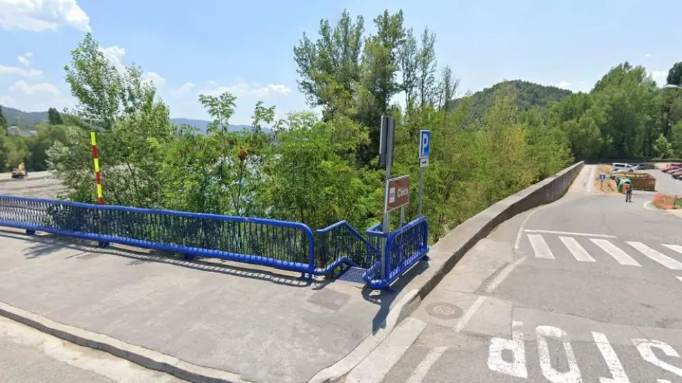 La pasarela peatonal discurrirá sobre el muro de hormigón que va desde el puente sobre el Cinca (en imagen) hasta el puente sobre el Ara.