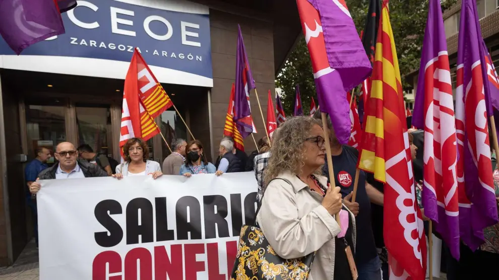 Los trabajadores llaman a las puertas de las patronales aragonesas para exigir "justicia salarial".