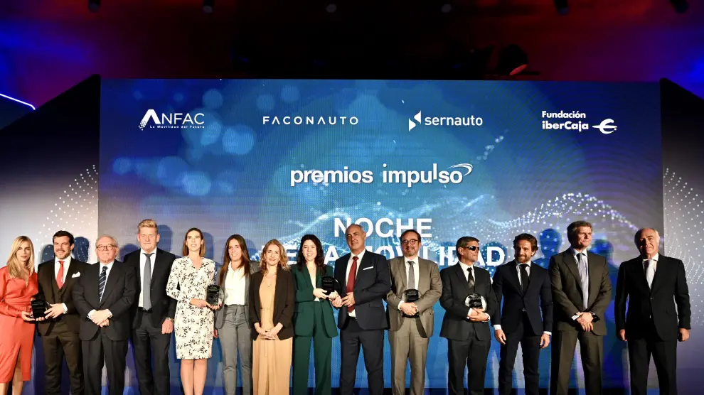 Premiados, autoridades y representantes de las entidades organizadoras en los Premios Impulso