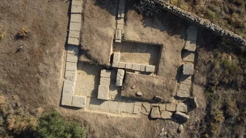 Imagen aérea del monumento funerario tras la segunda campaña de excavaciones arqueológicas.