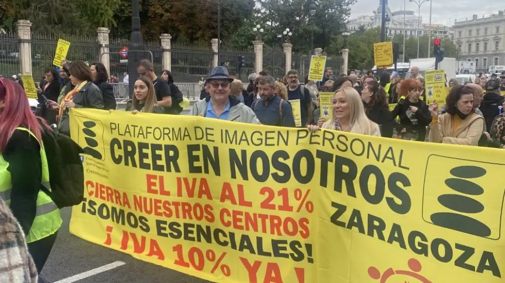 Protesta del sector de la imagen personal zaragozano en Madrid.