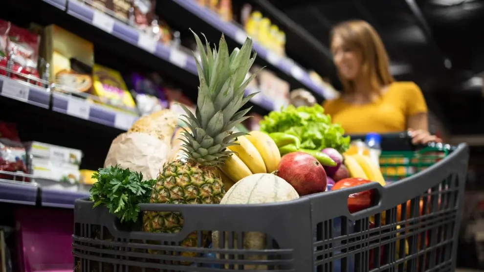 Al llenar la cesta de la compra el consumidor puede tomar decisiones que van mucho más allá de adquirir los alimentos para su dieta diaria.