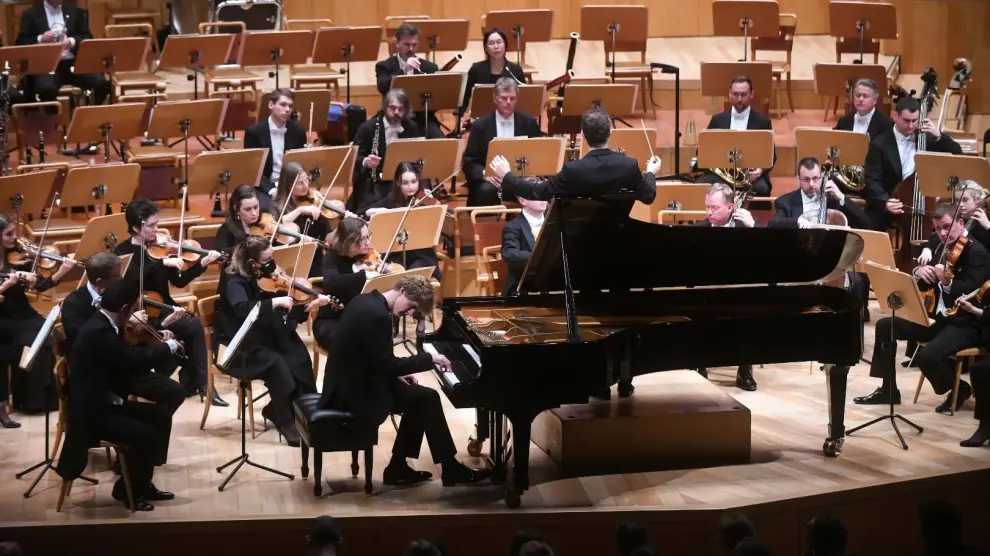 Jan Lisiecki y la Sinfónica de Viena, en la primera parte del concierto en la sala Mozart.