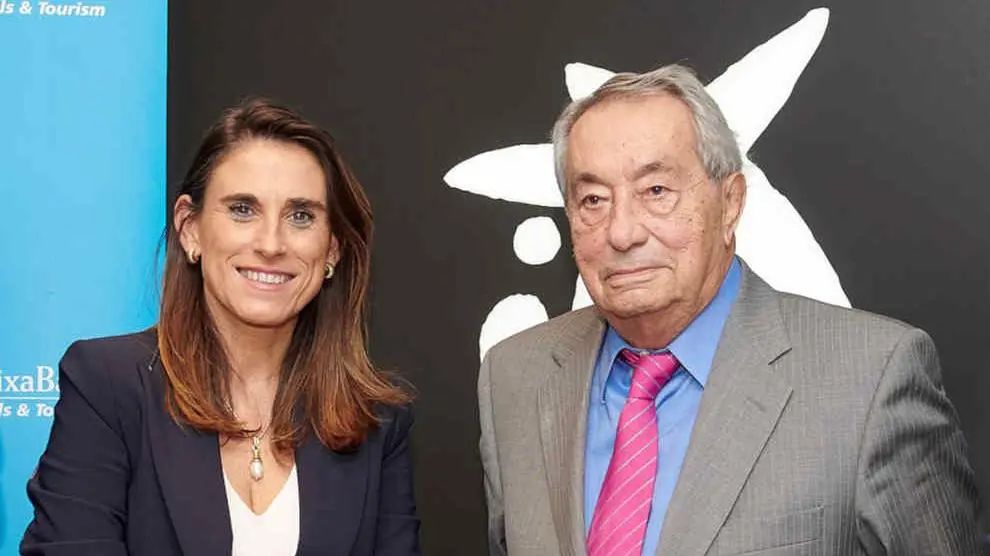 Isabel Moreno, directora de la Territorial Ebro de CaixaBank, y Miguel Carreras, administrador de Grupo Carreras.