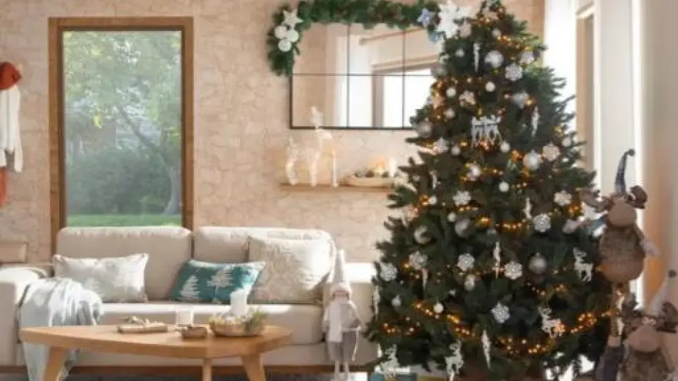 Colores blancos y azules con detalles naturales y discretos, el invierno escandinavo protagoniza nuestra Navidad.