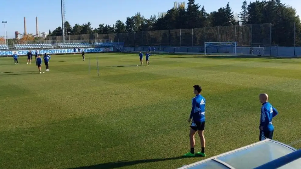 Mollejo y Grau, en primer término, en el entrenamiento de este jueves en la Ciudad Deportiva.