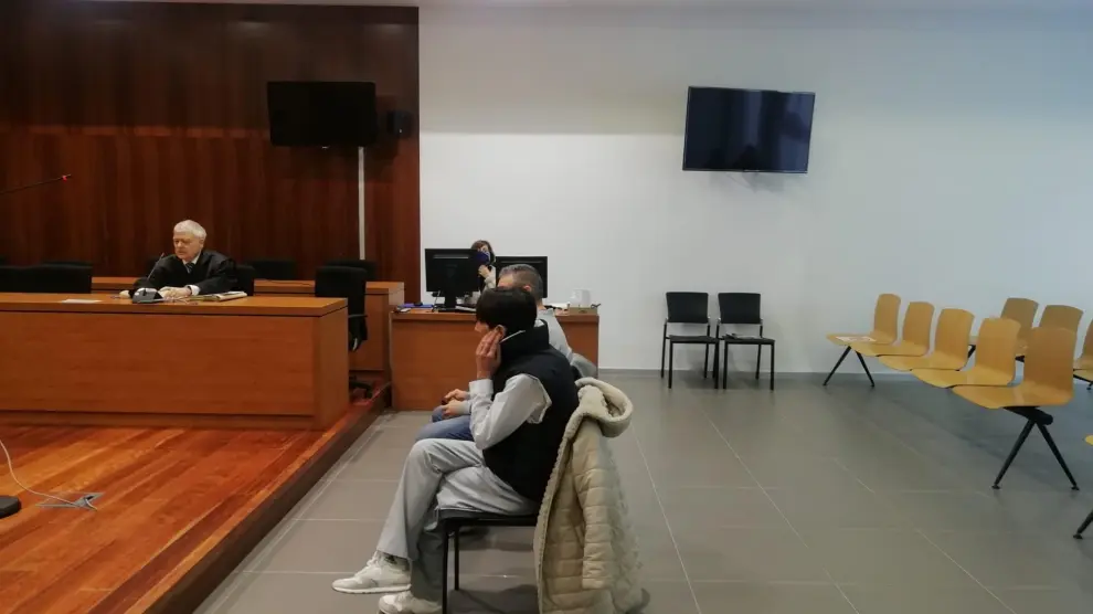 Los acusados, este jueves en la Audiencia Provincial de Zaragoza.
