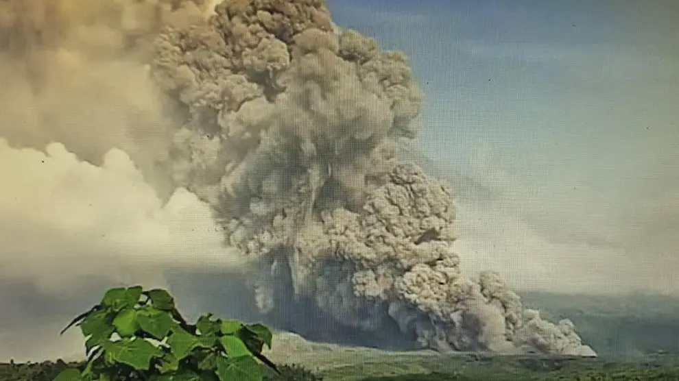 Erupción del volcán Monte Semeru este domingo, situado en la isla de Java