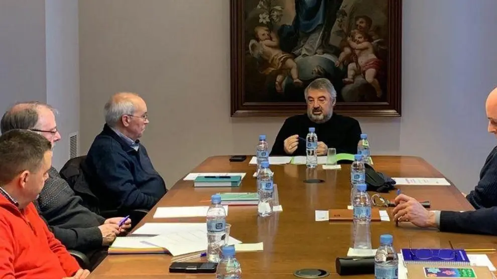 El arzobispo de Zaragoza, monseñor Carlos Escribano, prepara la visita pastoral de este curso.