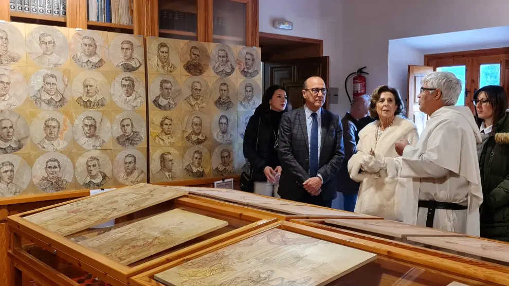 Felipe Faci ha clausurado la exposición de Nati Cañada, en el Monasterio del Olivar (Estercuel)