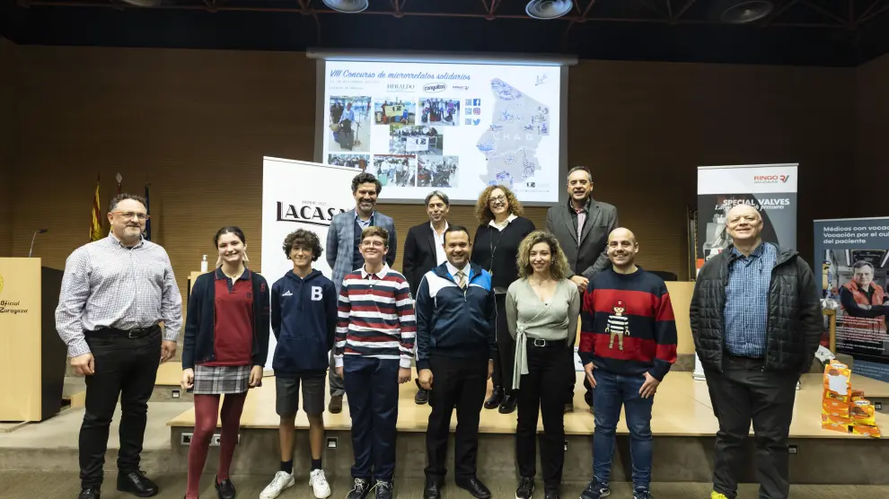 Organizadores, finalistas y patrocinadores, en el Colegio de Médicos de Zaragoza