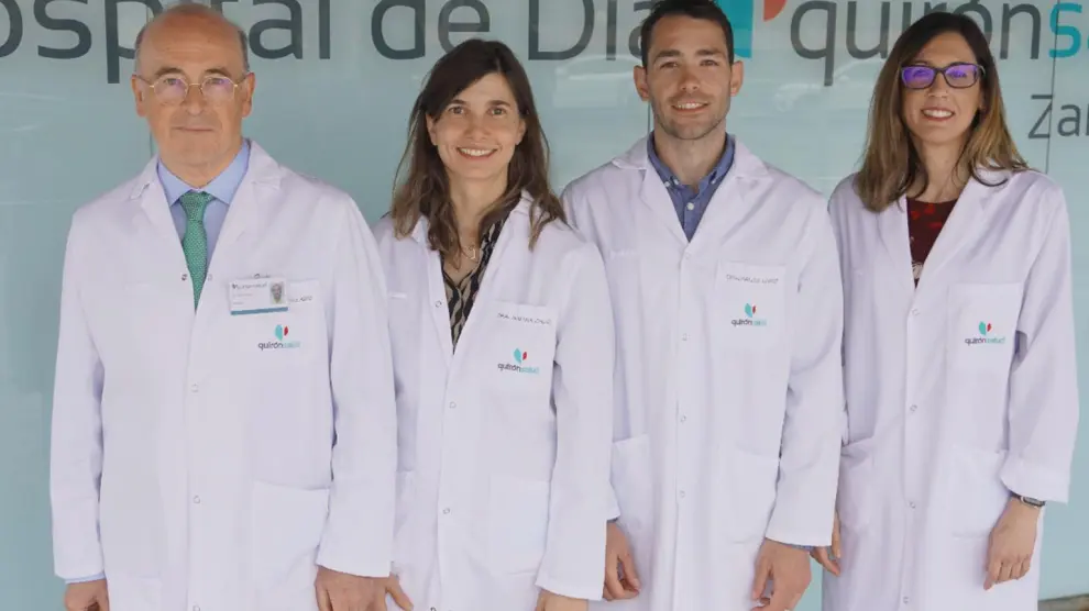 Quironsalud Zaragoza: de izquierda a derecha, el doctor Antonio Asso, la doctora Naiara Calvo, el doctor Carlos López y la doctora Beatriz Jáuregui.