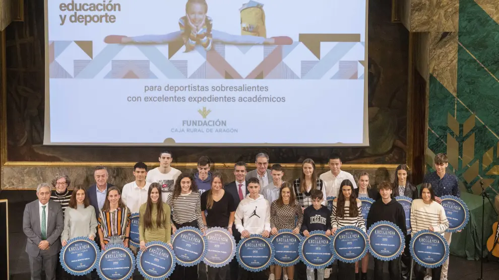 Imagen de los premiados con las Becas Excelencia de la Caja Rural de Aragón