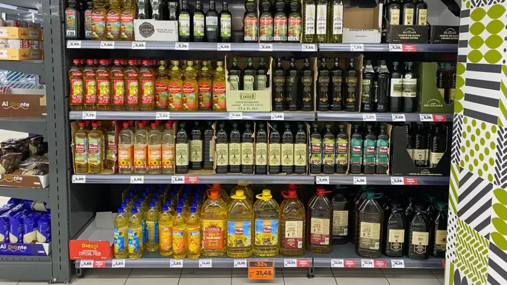 Precio del aceite en un supermercado de Zaragoza.
