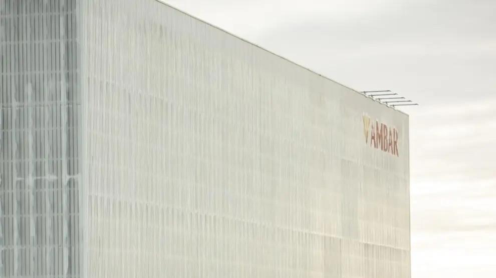 La planta fotovoltaica instalada en La Cartuja con 4000 placas solares es una de las más grandes de Aragón.
