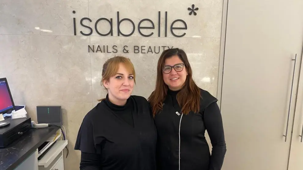 Cristina Larrodé y Adriana Domínguez, trabajadoras de Isabelle Nails & Beauty.
