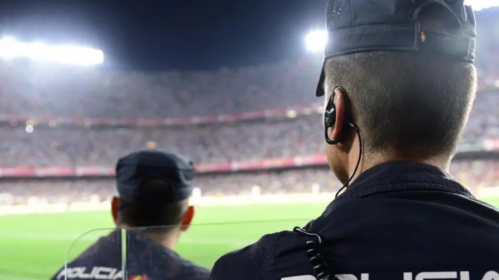 Imagen de archivo de agentes de la Policía Nacional en un partido de fútbol