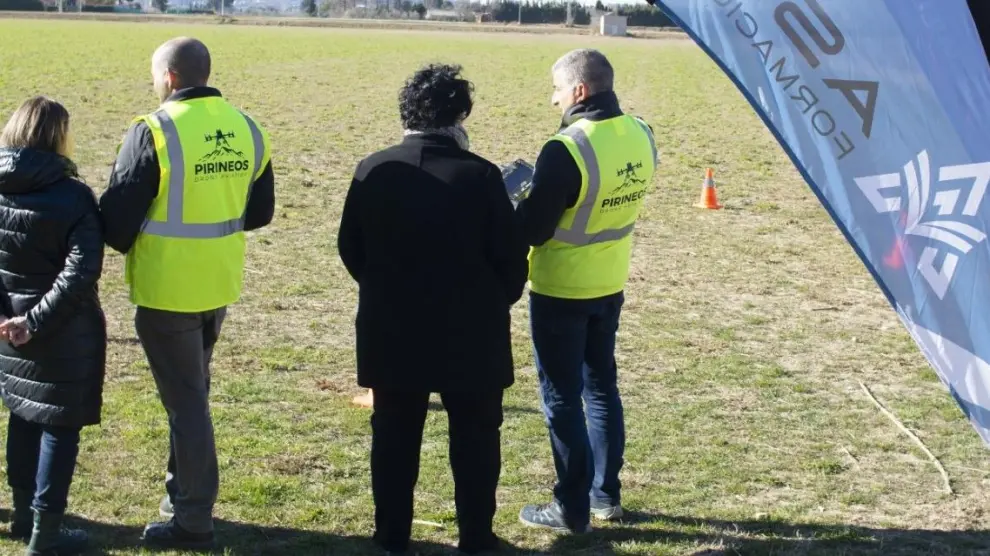 Las participantes pudieron ver los drones en vuelo durante una demostración.