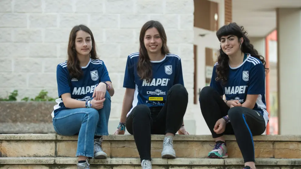 Sara Lozano, Sofía Lozano y Jara Andrés, sonrientes en el Stadium Casablanca