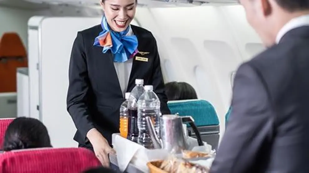Servicio de cafetería en un avión