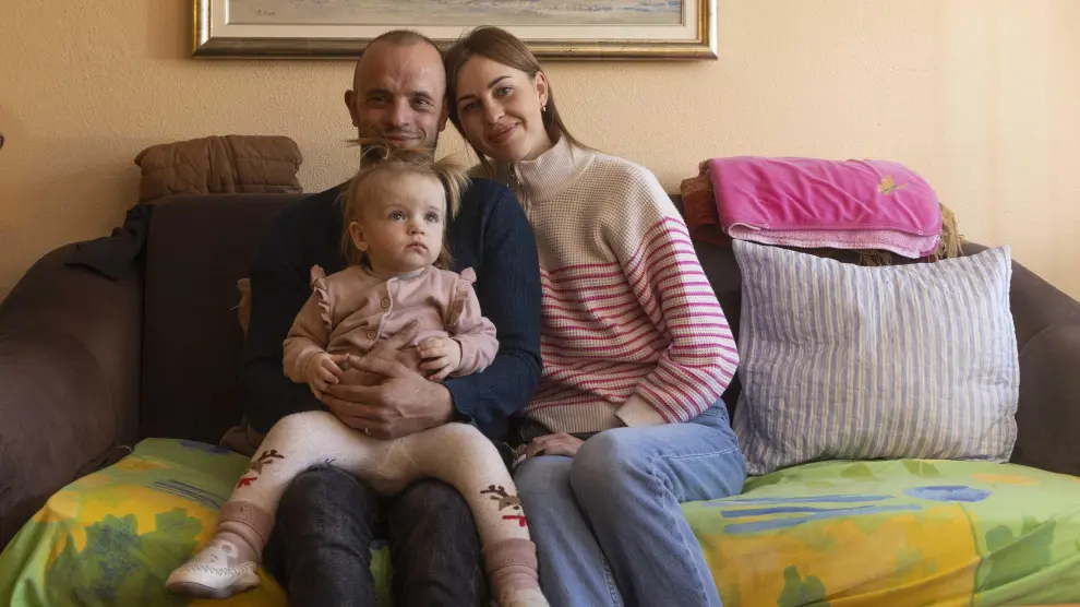 Maksym Malaschenko, su mujer Irina y su hija Adelina de 16 meses