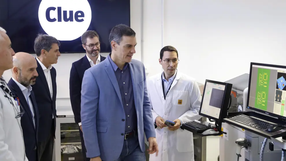 El presidente del Gobierno, Pedro Sánchez, visita la sede de Clue Technologies, en Málaga