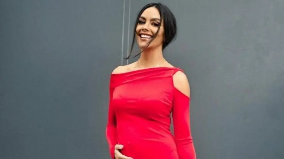 La presentadora Cristina Pedroche anuncia que está embarazada de una niña