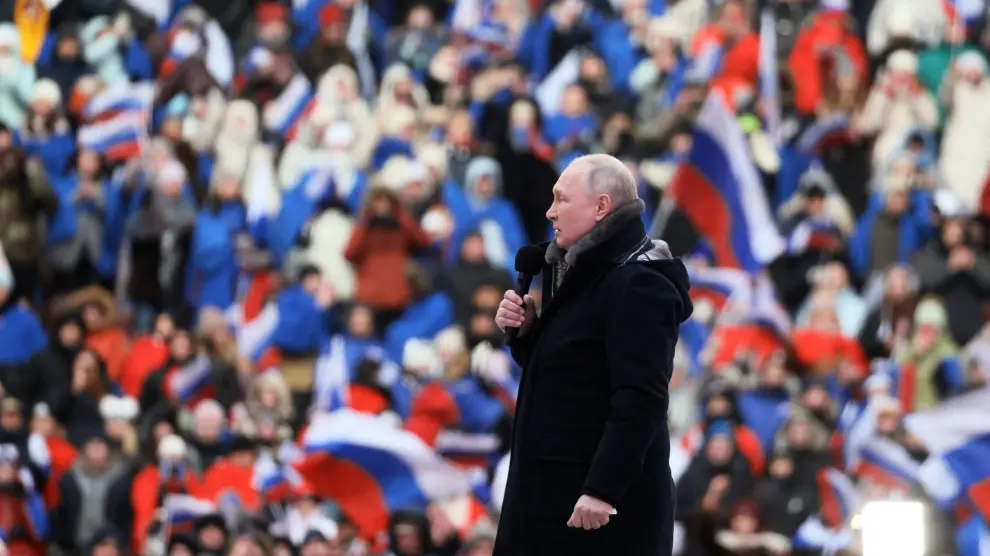 Putin interviene en un acto multitudinario en Moscú el miércoles 22 de febrero.