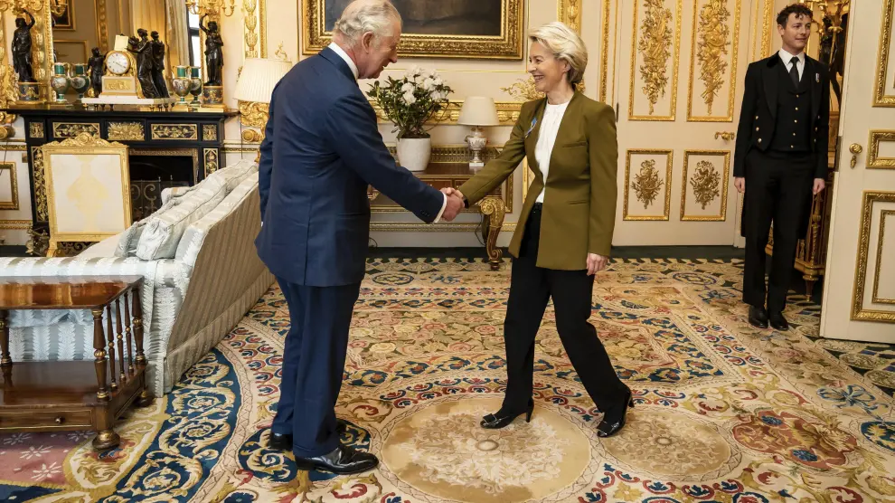 Carlos III recibe en Windsor a Ursula Von der Leyen